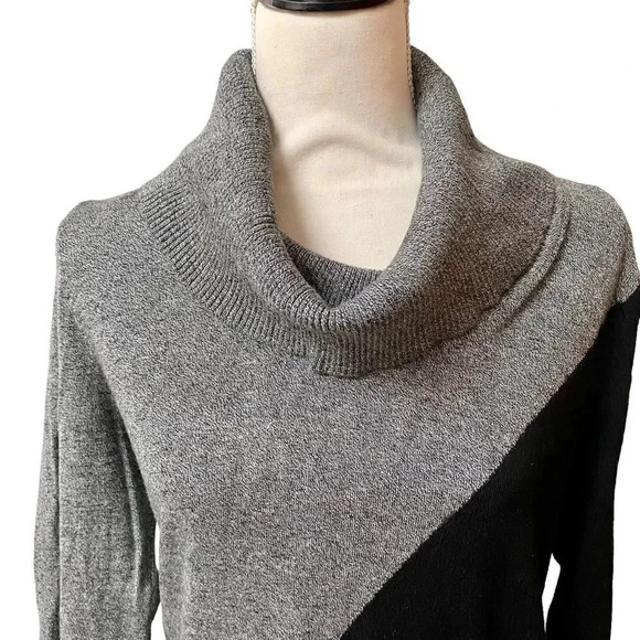 Calvin Klein Black Gray Colorblock Turtleneck Sweater Medium Asymmetrical Hem - Picture 2 of 14